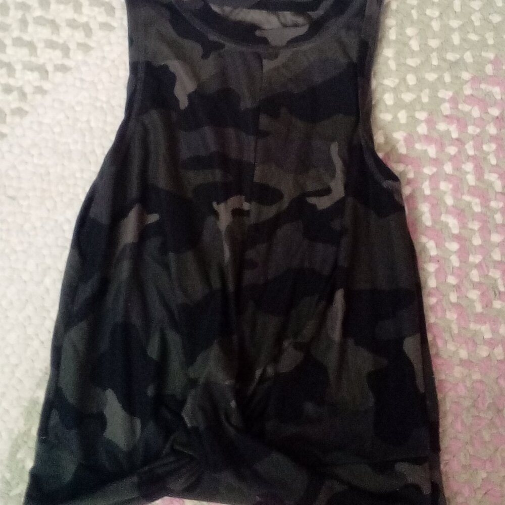 Old navy active camo tank